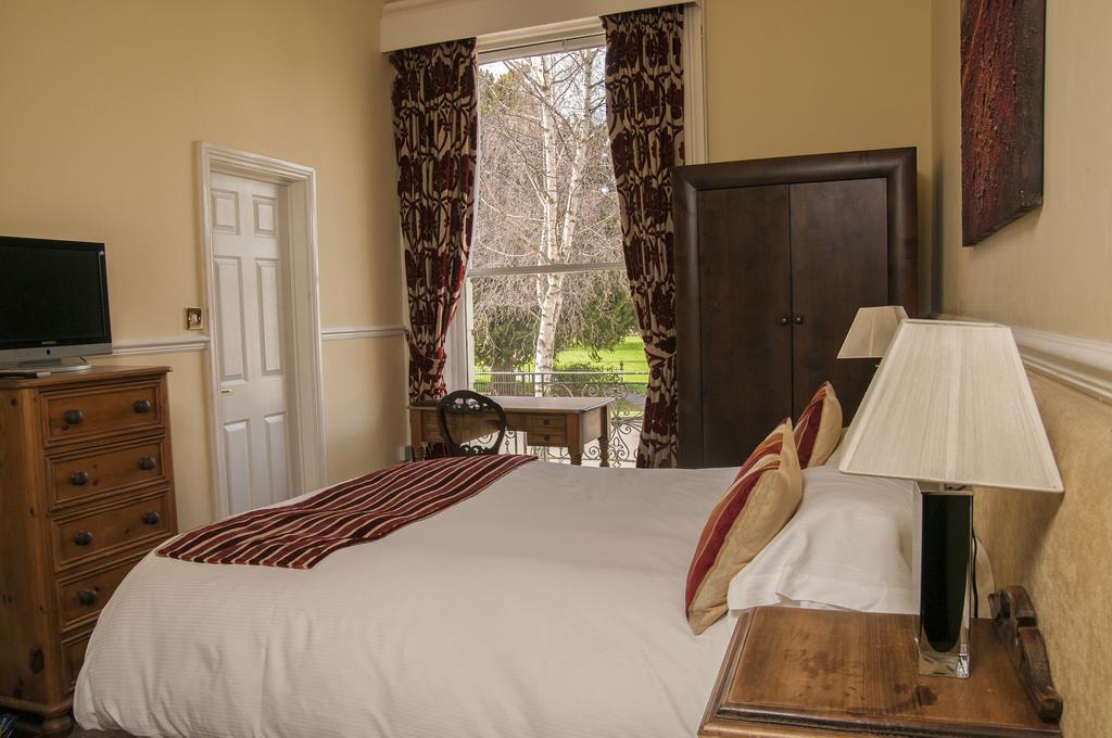 Clarence Court Hotel Cheltenham Eksteriør billede