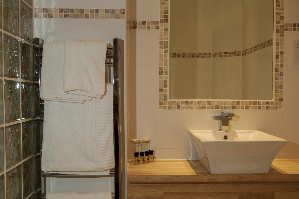 Clarence Court Hotel Cheltenham Eksteriør billede
