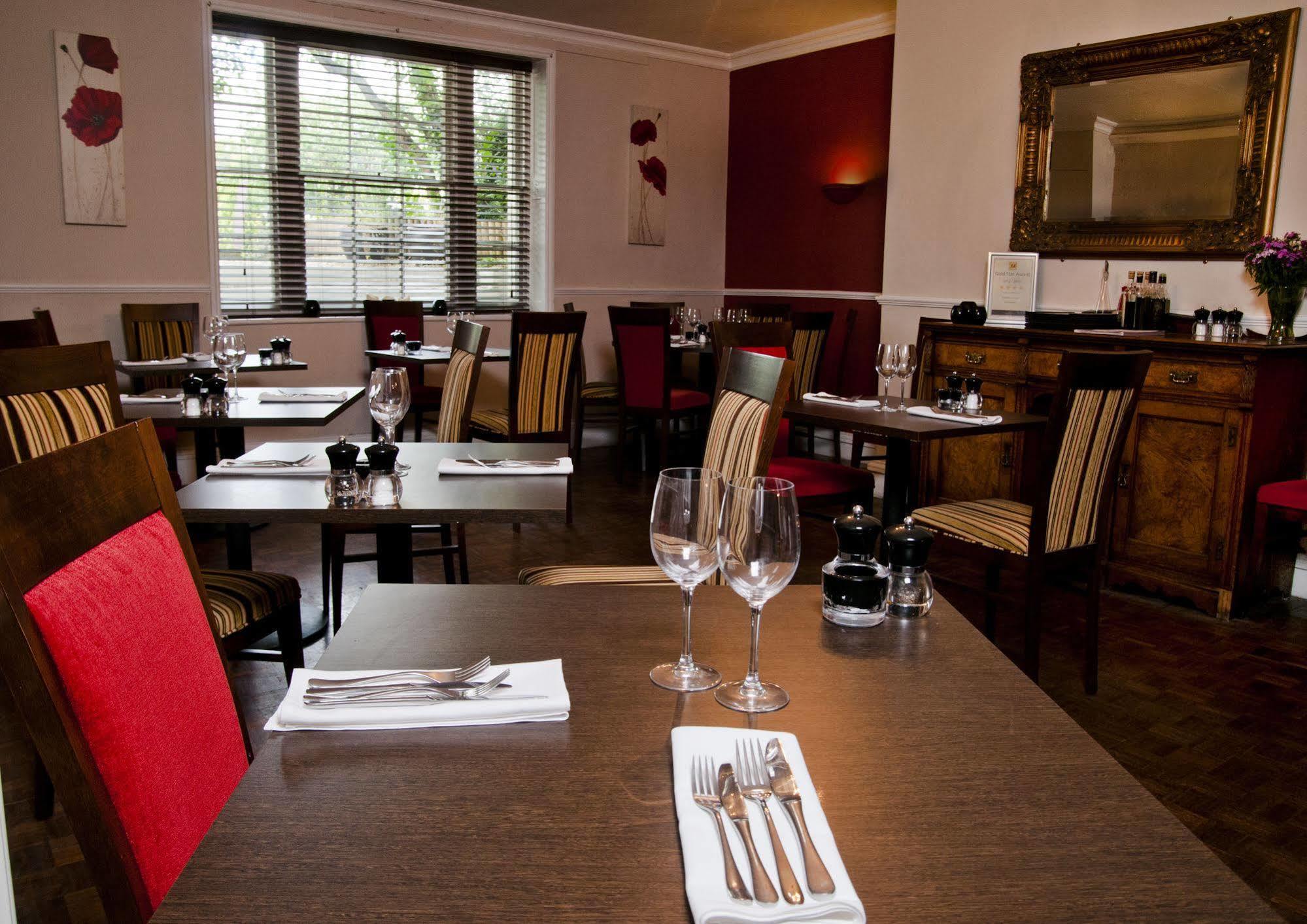 Clarence Court Hotel Cheltenham Eksteriør billede