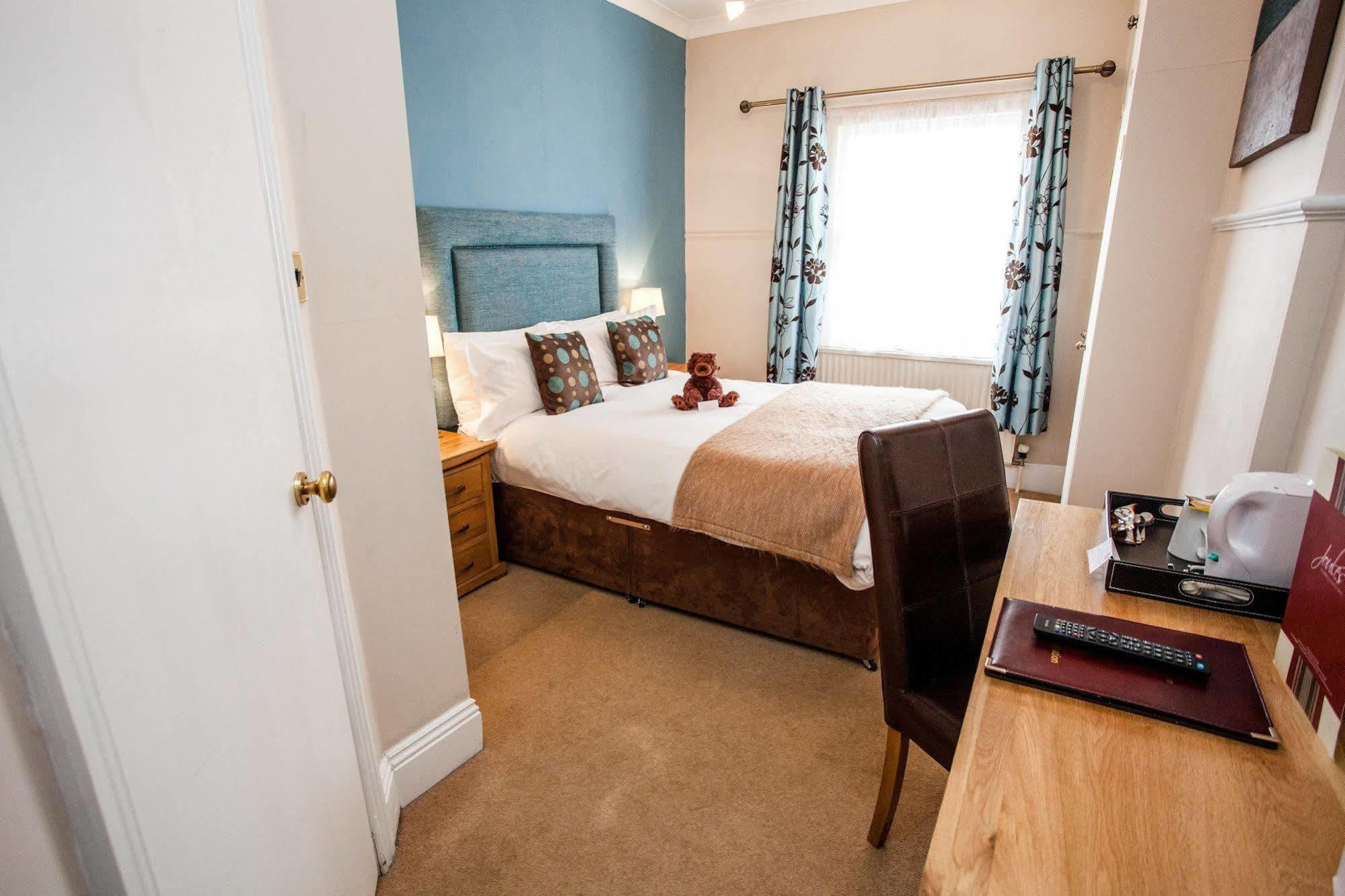 Clarence Court Hotel Cheltenham Eksteriør billede