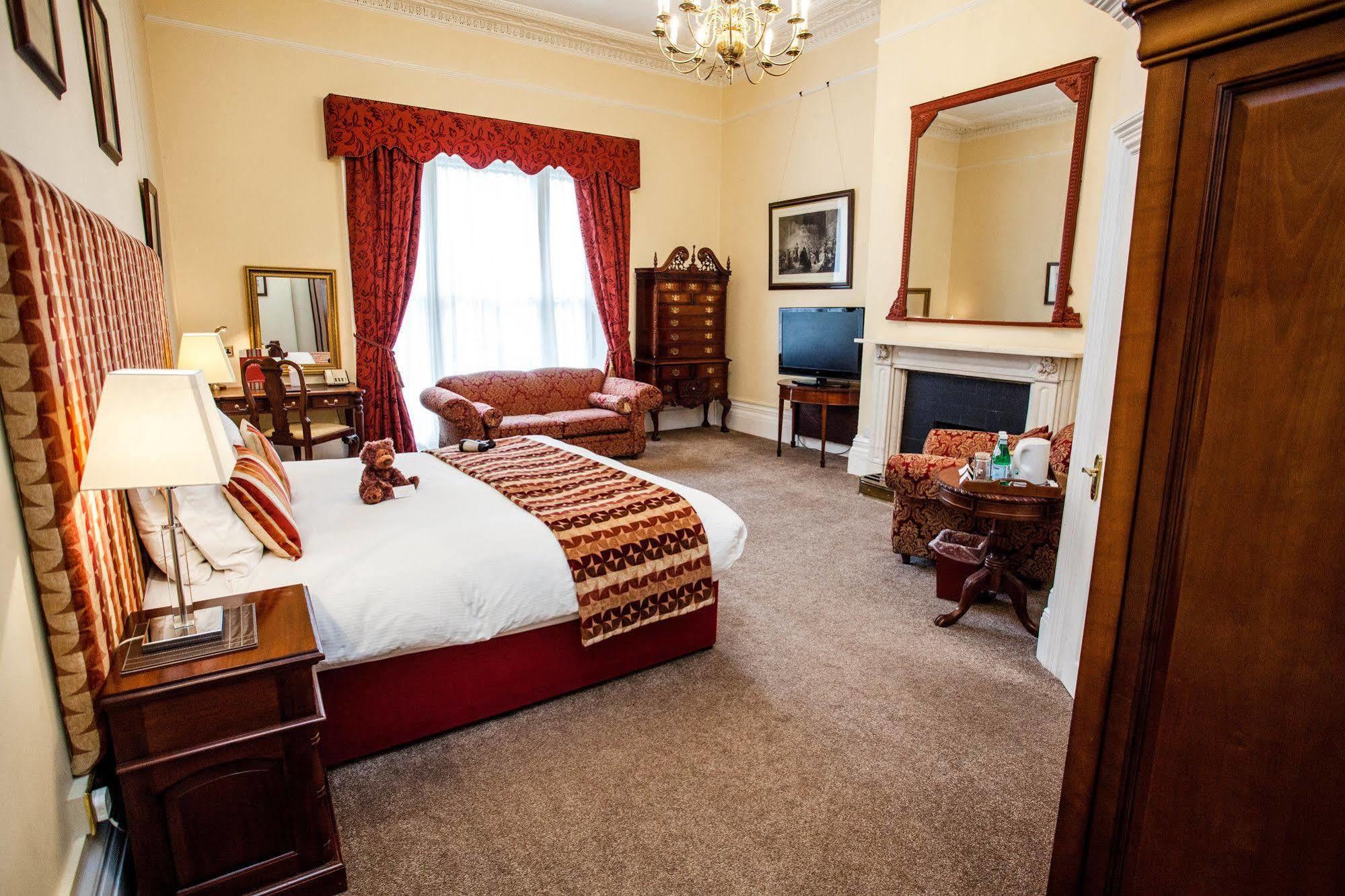 Clarence Court Hotel Cheltenham Eksteriør billede